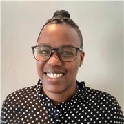 Native English speaker with 8 years of experience offering private English lessons to young learners and adults online.